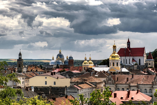 Panoramatický letní pohled na město Berezhany, Ternopilský kraj, Ukrajina. Srpen 2019 - Fotografie, Obrázek