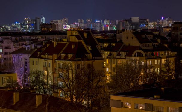 Lichter des Gebäudes in der Nacht der Stadt Sofia - Foto, Bild