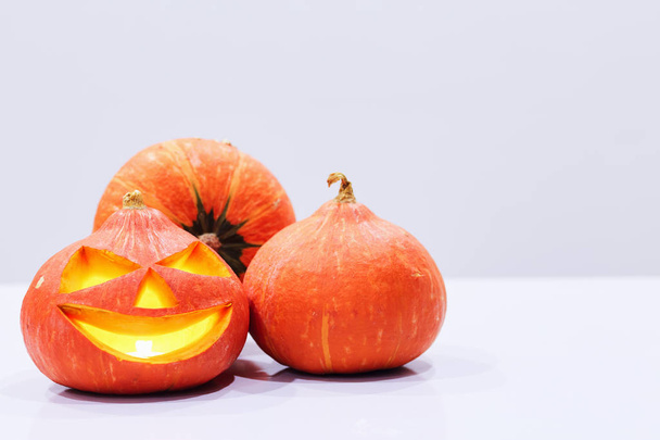 Calabaza de Halloween, divertido Jack O 'Lantern en blanco
 - Foto, Imagen