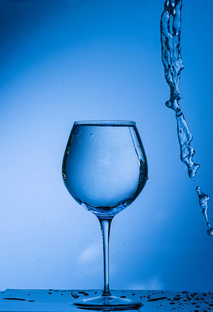  water, glass, drink, splash, liquid, pouring, blue, isolated, drop, white, beverage, fresh, cold, alcohol, clear, splashing, wine, object, clean, bubble, transparent, pour, cocktail, ice, - Photo, Image