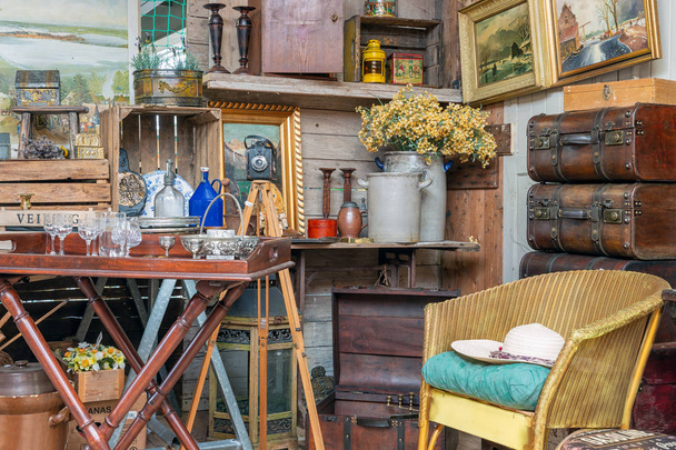 Exposition of vintage furniture at Dutch flea market - Foto, immagini