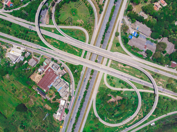 車とトラックモと都市輸送クロスジャンクションアスファルト道路 - 写真・画像