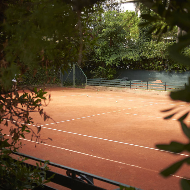Milano Marittima, Włochy-03 sierpnia 2014: kort tenisowy - Zdjęcie, obraz