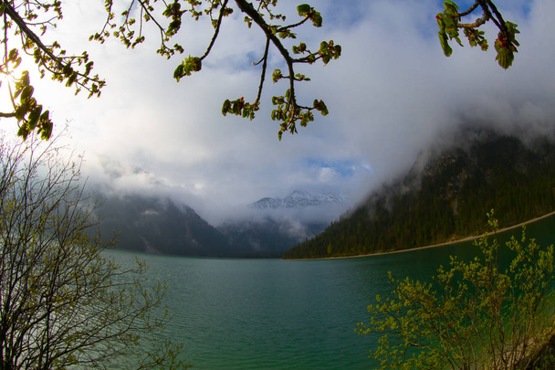Vista panorâmica do lago Plansee nos Alpes da Áustria
 - Foto, Imagem