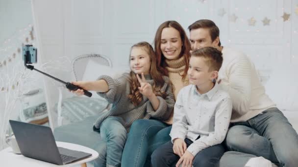 Joyful family posing for mobile picture in private house. - Video, Çekim