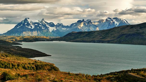 Torres del Paine. Montagne e lago della Patagonia. Cile
 - Foto, immagini