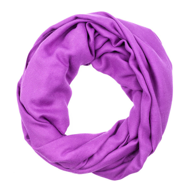 Шелковый шарф. Фиолетовый шелковый шарф изолирован на белом фоне
 - Фото, изображение