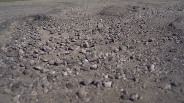 Stará asfaltová silnice s jádrami - Záběry, video