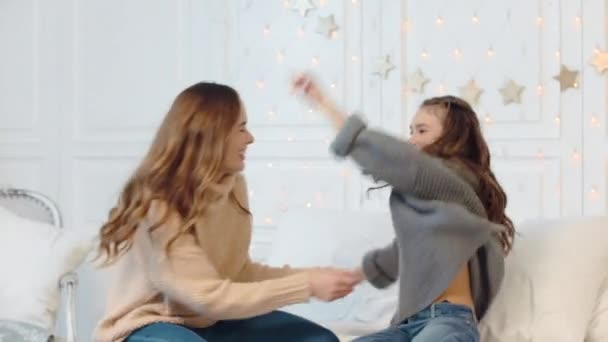 Happy girl and mom dancing in bed on new year holiday. - Felvétel, videó