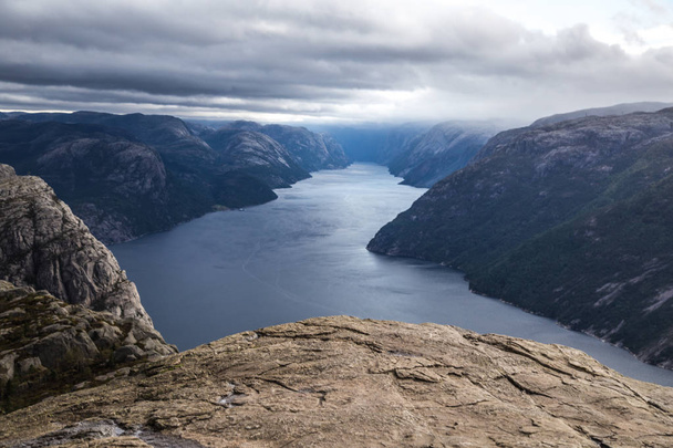 Θέα στο βράχο του άμβωνα στο Σταυρένγκερ στη Νορβηγία - Φωτογραφία, εικόνα