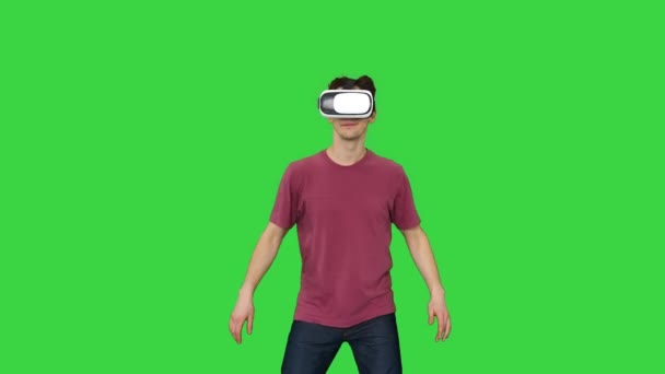 Casual man in VR glasses dancing playing video game Beginners level on a Green Screen, Chroma Key. - 映像、動画