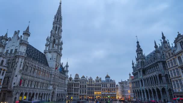 Πλατεία Grand Place στις Βρυξέλλες, Βέλγιο ημέρα με τη νύχτα λήξη χρόνου. - Πλάνα, βίντεο