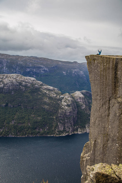 Vistas de la roca del púlpito en Stavenger en Noruega
 - Foto, imagen
