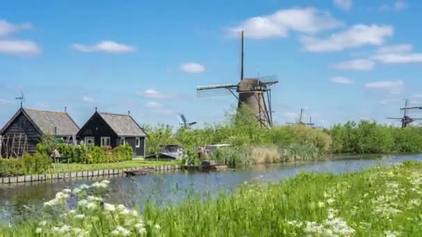 Time lapse videó Kinderdijk Village-ben Molenlanden, Hollandia. - Felvétel, videó