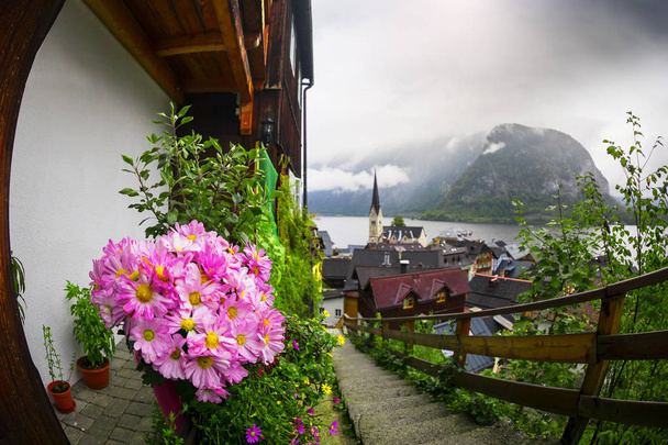 Le beau village de Hallstatt en Autriche
 - Photo, image