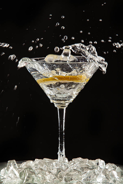Glass, Lemon And Splash Of Water - Foto, Imagem