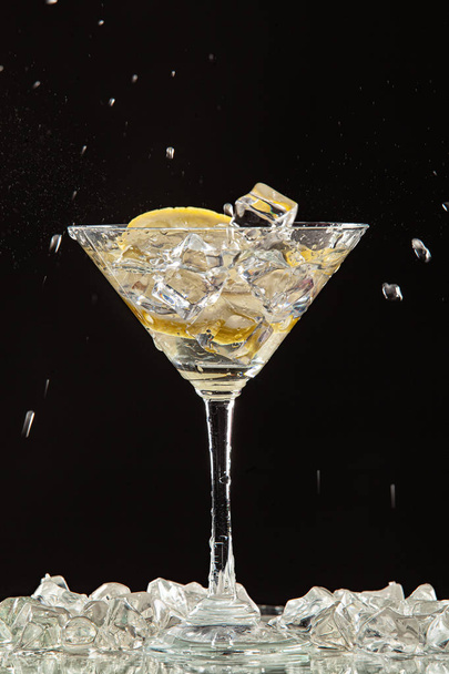 Glass, Lemon And Splash Of Water - Foto, Imagen