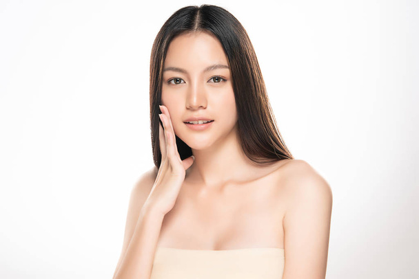 Hermosa joven asiática mujer con limpia piel fresca, - Foto, Imagen