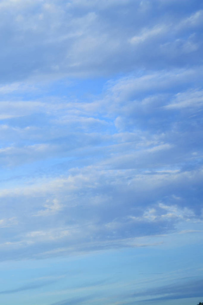 céu azul nas nuvens
 - Foto, Imagem