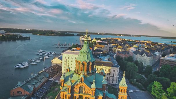 Helsinki – a nyári napnyugtáig, Finnország – légifelvétel. Város panoráma - Fotó, kép