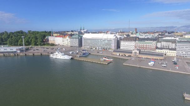 З видом на порт Гельсінкі і міський пейзаж влітку, Фінляндія - Фото, зображення