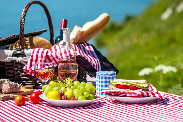piknik na trávě - Fotografie, Obrázek