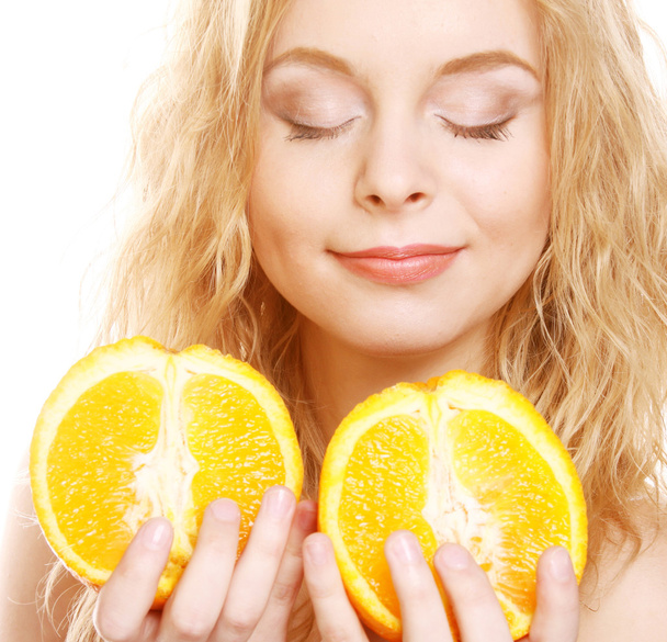 Blond woman with oranges in her hands - Foto, imagen