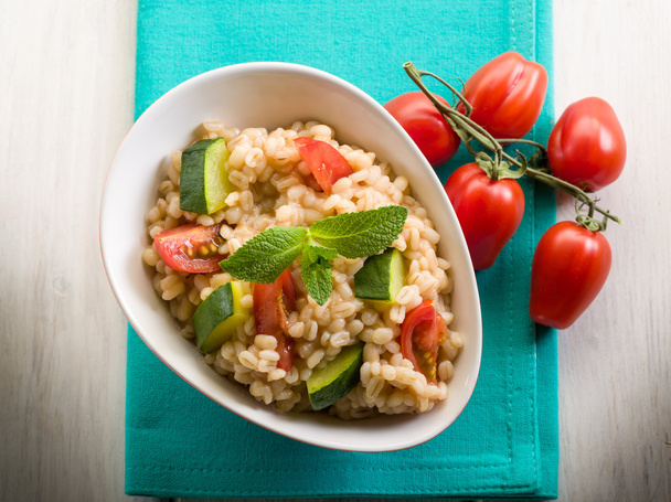 barley risotto with zucchinis and fresh tomatoes - Fotoğraf, Görsel