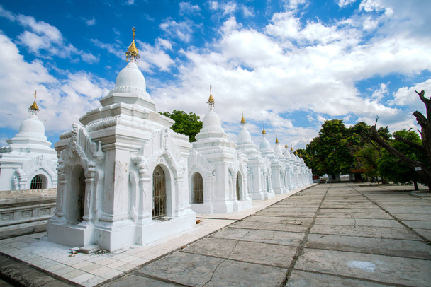Kuthodaw Pagoda - Fotoğraf, Görsel