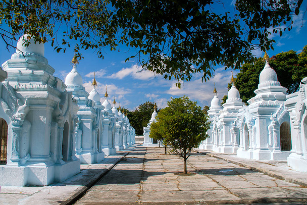 Kuthodaw Pagoda - 写真・画像