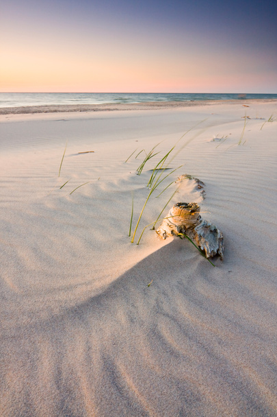 Balti-tenger gyönyörű napfelkeltekor Lengyelország tengerpartján. - Fotó, kép