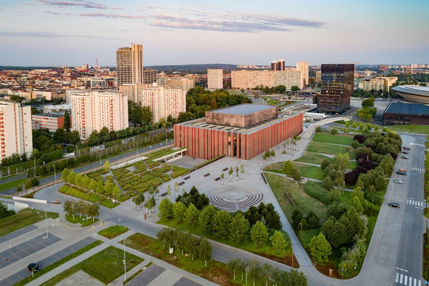 Vista del dron de Katowice al amanecer. Katowice es la ciudad más grande y capital de Silesia
 - Foto, imagen