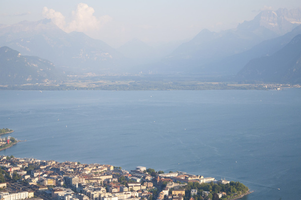 Vevey järven rannalla Genevessä kesällä
 - Valokuva, kuva