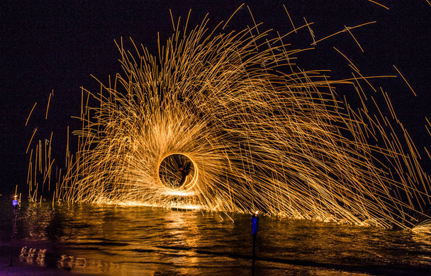 Show de fogo na praia em Koh Samui, na Tailândia - Foto, Imagem