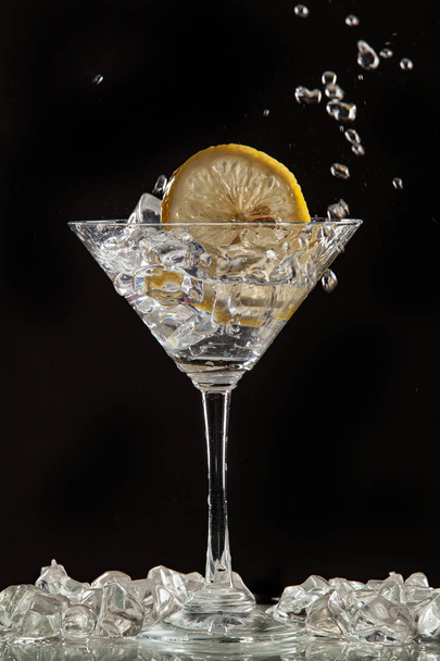 Glass, Lemon And Splash Of Water - Фото, изображение