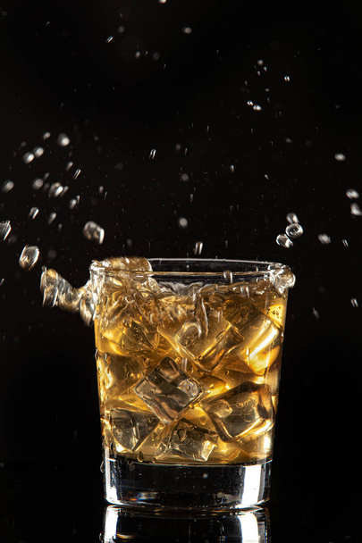 Whiskey And Ice - Φωτογραφία, εικόνα
