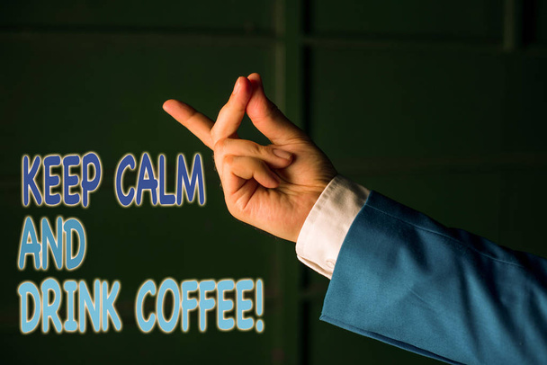 Szöveg jel bemutatás eltartás nyugodt és iszik kávé. Fogalmi fotó ösztönzi bizonyítja, hogy élvezze koffein italt és pihenjen elszigetelt kézzel mutat ujjal. Üzleti koncepció mutatóujj. - Fotó, kép