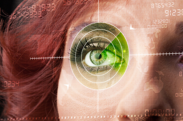 Kybernetická žena s moderním vojenským okem - Fotografie, Obrázek