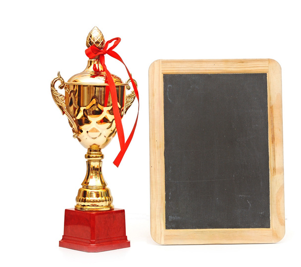 Zlatá trofej poháru s prázdné malé tabule izolovaných na bílém - Fotografie, Obrázek