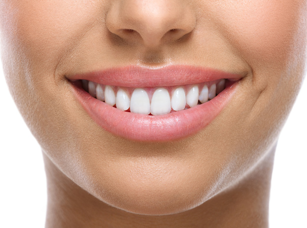 primer plano de sonrisa con dientes blancos
 - Foto, imagen