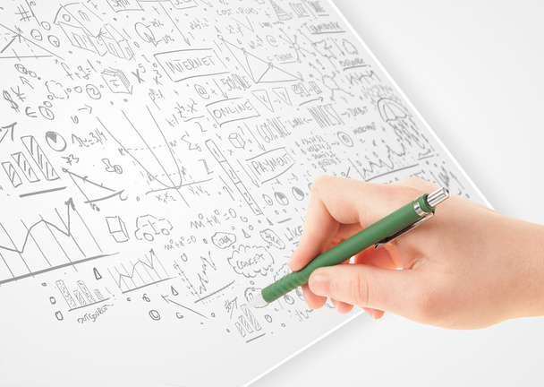Menschliche Hand skizziert Ideen auf weißem Papier - Foto, Bild