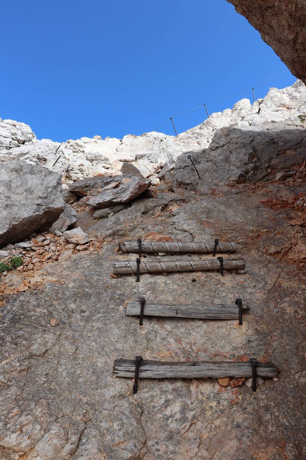 Veszélyes rész a hegyi kunyhóban Kredarica - Fotó, kép