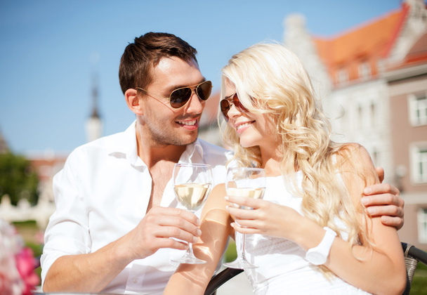 Couple drinking wine in cafe - Foto, afbeelding
