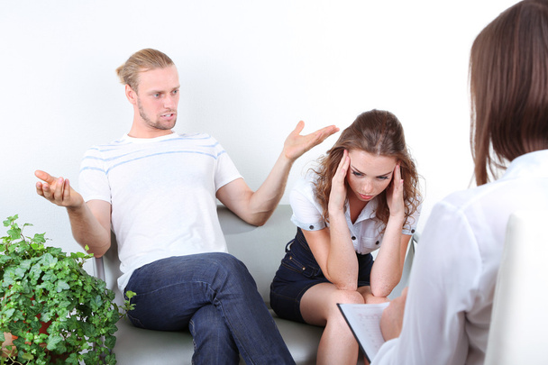 Young couple with problem on reception for family psychologist - Foto, Imagen