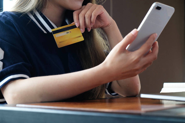 Using a credit card Debits for online purchases Enjoy shopping f - Fotografie, Obrázek