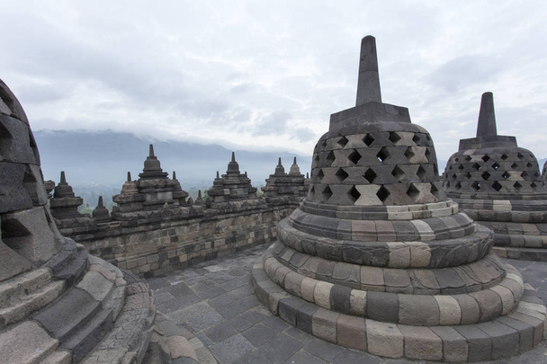 Passeggiate nel tempio di Borobudur
 - Foto, immagini