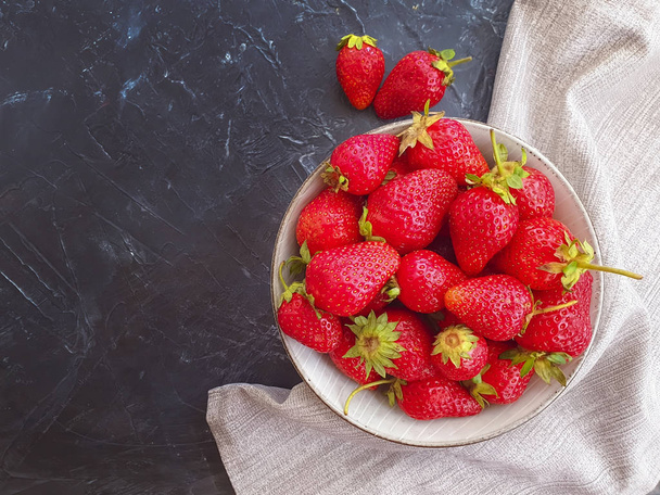fresh strawberries in a plate on a concrete background - Fotoğraf, Görsel