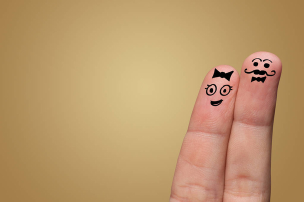 Елегантні пальці посміхаються разом
 - Фото, зображення