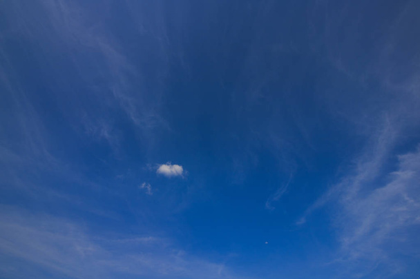 Céu azul ao anoitecer
 - Foto, Imagem