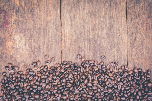 Kávébab a régi grunge fa asztal háttér - Fotó, kép